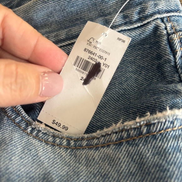 Old Navy Distressed Slouchy Straight Crop NWT - Picture 11 of 12